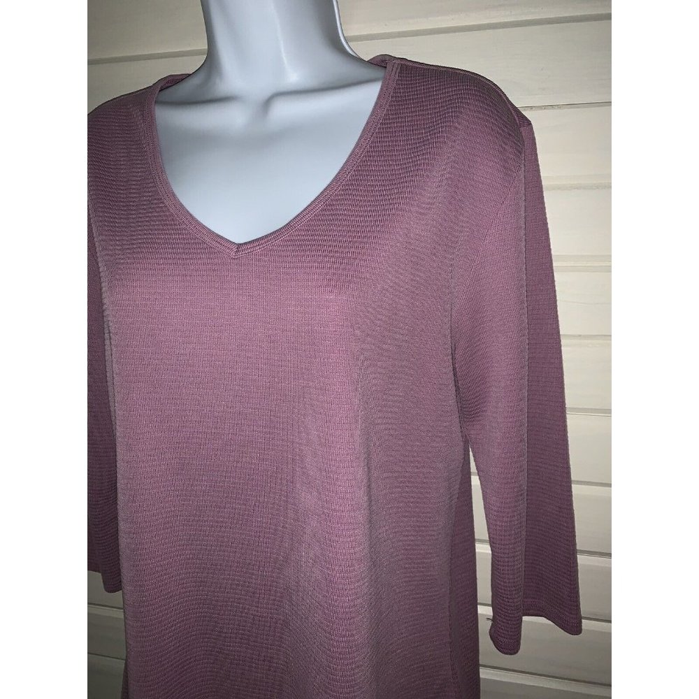 Seg'Ments Sz MEDIUM 3/4 V-neck Textured Tee T-Shirt Top Purplish Pink EUC